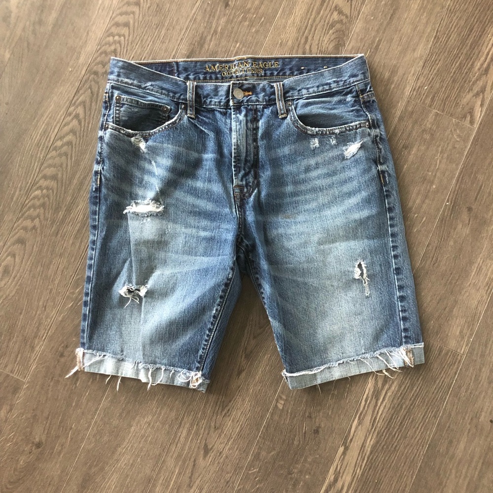 American Eagle Outfitters Light Blue Distressed Denim Jean Shorts | Size 33